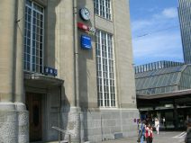 St.
                        Gallen: Hauptbahnhof, Uhr und Tafel