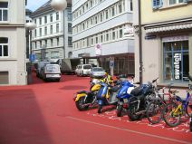 St. Gallen: Schreinerstrasse, Veloparkplatz
                        / Motorradparkplatz