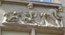 St. Gallen: Eckhaus Neugasse / Multergasse
                        "Haus zur Waage", Relief