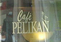 St. Gallen: Schmiedgasse 15, Caf Pelikan,
                        Schriftzug an der Fensterscheibe