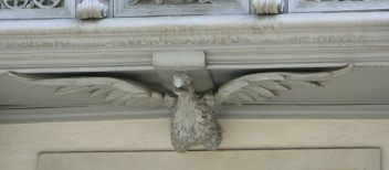 St. Gallen: Schmiedgasse 15, Adler unter
                        dem Erker