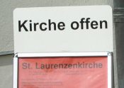 St. Gallen: Schmiedgasse, St.
                          Laurenzenkirche, Eingangsplakat