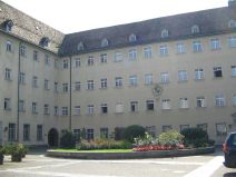 St. Gallen: Weg zur Stiftsbibliothek,
                        Innenhof mit Brunnen