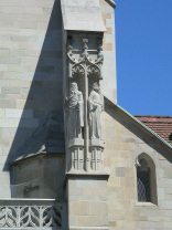 Facade of Women's Cathedral at
                        Fraumnsterstrasse (Woman's Cathedral Street),
                        statues right