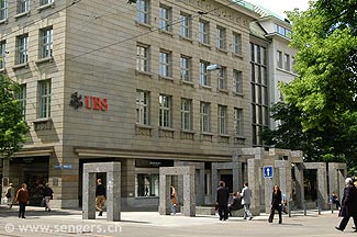 Fassade der SBG an der
                      Bahnhofstrasse, heute UBS