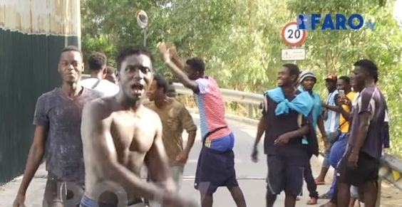 Muslimische
                              Analphabeten-Vergewaltiger aus Afrika
                              st�rmen Ceuta (Spanien) 24.8.2018