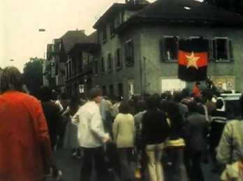 Autonomous Youth Center (AJZ) of
                              Zurich with flag and public arriving,
                              probably on June 28, 1980