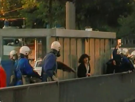 Zurich
                          Station Quay (Bahnhofquai), attack position of
                          a Zurich bully policeman against a woman in a
                          pocket, evening of Sep. 4, 1980