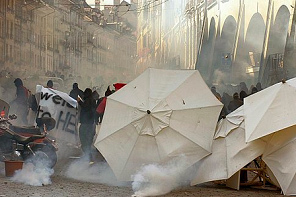 Federal Square of Berne with tear gas,
                            October 6, 2007