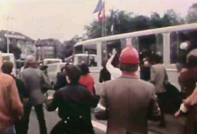 Demonstration "Ohne
                        Polizei kein Krawall" 21.6.1980,
                        Schlgerpolizei zieht ab