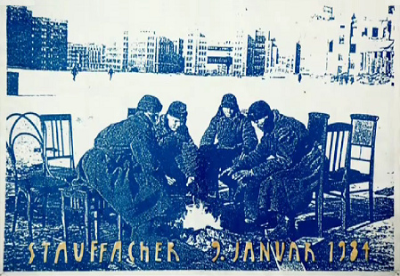 Plakat der
                                Rumung der Badenerstrasse 2 am 9.
                                Januar 1984, Bewohner sitzen beim Feuer
                                auf der Strasse