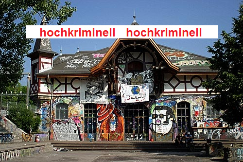 Die
              kriminelle "Reitschule" in Bern, die
              Graffiti-Fassade eines Clubs fr Drogenkonzerte,
              Drogenhandel, schwere Kriminalitt und linksextreme
              Hetzerbanden