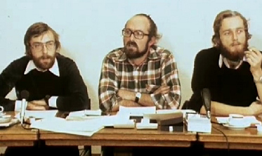 J�rg
                        Frischknecht (Mitte) vom "Demokratischen
                        Manifest" (DM) an einer Pressekonferenz
                        1976 benennt das "Syndrom Cincera"