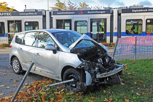 Unfall Glattalbahn gegen Auto,
              11. November 2013