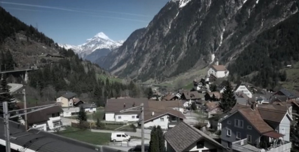 Sicht auf den
                            Gotthard von Wassen aus mit Bergpyramide