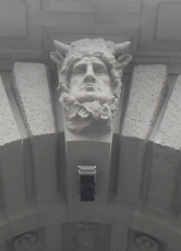 Bern, da hngt
                          ein Teufel am Bundeshaus, rechte Tre