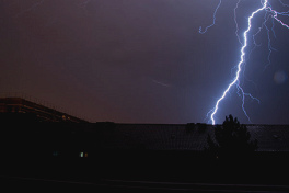 Eine einzige Frage an
den Hetzer Iso Ambühl wegen akdh wirkte wie ein
"Blitz" - er erschrak und gab keine
Antwort... Eine
einzige Frage an den Hetzer Iso Ambühl wegen akdh
wirkte wie ein "Blitz" - er erschrak und
gab keine Antwort...