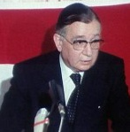 James Schwarzenbach, ein
Hetzer gegen Ausländer von der "Nationalen
Aktion" (NA) James Schwarzenbach, ein
Hetzer gegen Ausländer von der "Nationalen
Aktion" (NA)