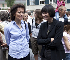 Die Bundesr�tinnen
                            Calmy-Rey und Widmer-Schlumpf (auf dem Foto
                            auf einer "Schulreise" im Jahre
                            2009) wissen ausf�hrlich �ber die
                            kriminell-p�dophilen Politiker in der SP und
                            FDP Schweiz Bescheid - und tun nichts...