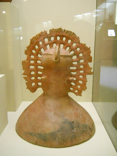 Goldmuseum in Cali (Kolumbien), Gott
                        (Ausserirdischer) mit Strahlenkranz