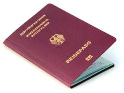 Ein Reisepass von
                          Deutschland der Europ�ischen Union - k�nnte H.
                          als politisch verfolgte Person in Deutschland
                          innert kurzer Zeit erhalten, und dann k�nnten
                          die Medien den Fall H. nicht mehr
                          verschweigen.