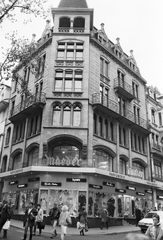 Das Haus an der B�uleingasse 2 in
                                Basel, Sitz der P26-Firma
                                "Consec" 1970-1992