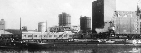 Reederei Neptun im
                    Rheinhafen von Basel - auch dort lief grosser
                    Drogenhandel ab, genau am
                    "Dreil�ndereck"!
