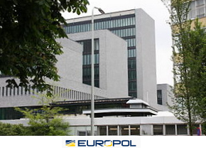 Europol in Den Haag - wieso hat
              Europol bis 2014 den "Basler Tierkreis" mit
              Ospel, Villiger und Hubacher etc. noch nicht beseitigt?