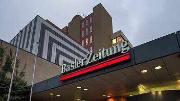 Die Basler Zeitung hatte bis
                2013 eine Druckerei. Blocher hat sie geschlossen.