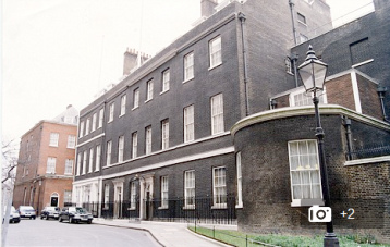 Das Doppelhaus an der Downing
                Street 10 bis 12 in London - mit Verdacht auf
                P�dophilenzirkel im Jahre 2012