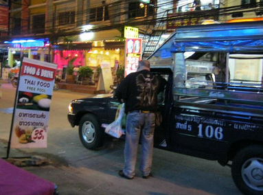 Neonazis in
              Pattaya in Thailand an der Buakao Road