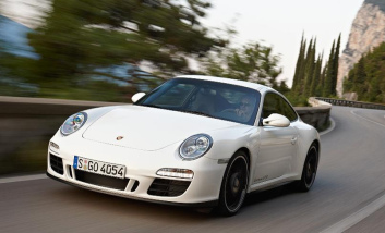 Porsche Carrera GTS,
                          "der St�rkste der Carrera-Modelle" -
                          und "GTS" steht in der Bankenwelt
                          f�r "B�rsenbetrug".