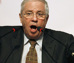 Christoph
                        Blocher von der SVP war schweizer Justizminister
                        von 2003 bis 2007 - wieso hat er H. nicht
                        wenigstens die P�sse zur�ckverschafft?