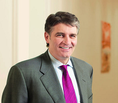 Raoul Weil - ein Bankier
                        der UBS AG, der von Marcel Ospel systematisch
                        zur Geldw�sche f�r das Organisierte Verbrechen
                        verf�hrt wurde