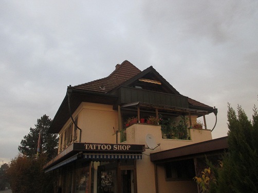 Langenthal
                            Hausdach mit Doppelpyramide Zoom