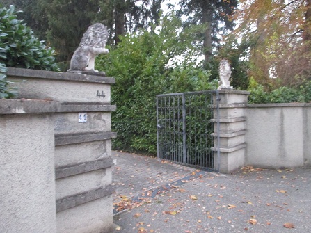 Langenthal Ringstrasse 44, 2
                            L�wen am Eingang