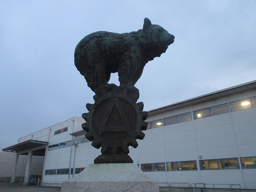 Langenthal Firma Ammann, der Ammann-Brunnen
                        mit Zahnrad und B�r, Zoom