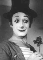 Marcel Marceau mit
                        Rose