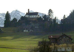 Fl�eli-Ranft mit der Kirche auf dem
                Felsen