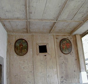 R�ckwand der Klause