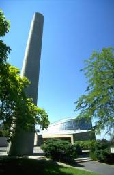 Bruder-Klaus-Kirche in Basel, ein
                          h�sslicher Bau der 1960-er Jahre