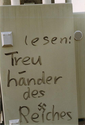 Grafiti: Treuh�nder des Reiches, Buchtitel von
                  Beat Balzli