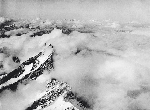 Eduard Spelterini: Laquinhorn mit
                Nebelmeer