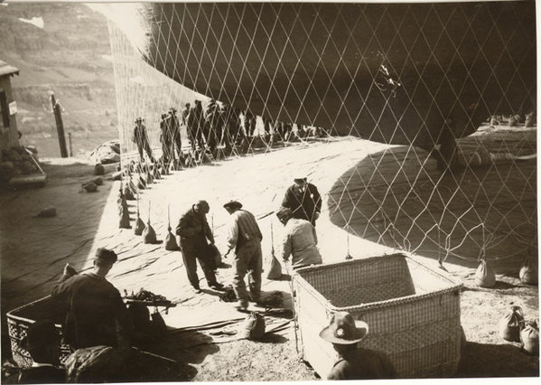 Eduard Spelterini: Vor dem Start, es spannt
                sich das Netz