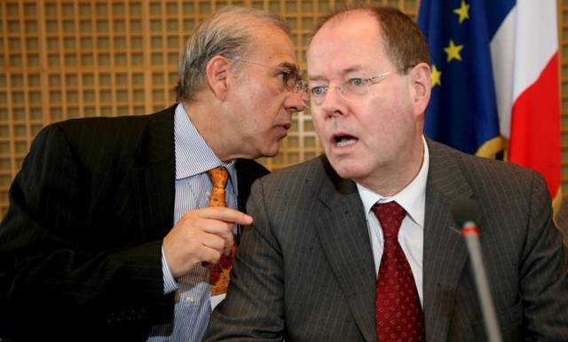 Angel Gurr�a und Peer Steinbr�ck
                  im Oktober 2008 auf einer Konferenz