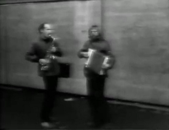 Group
                          "Air and Noise", subway festivity of
                          Long Street, music with saxophone and
                          accordion