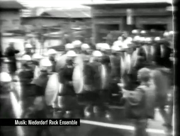 Bully police
                            (Nazis in blue) are destroying the festivity
                            in the subway of Long Street and the people
                            call the police "Nazis Nazis"