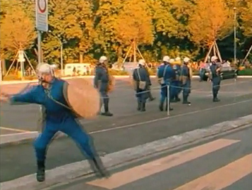 Zurich bully
                            police on the bus parking station near Sihl
                            Quay (Sihlquai) throwing tear gas petards
                            into the peaceful crowd in Konrad Street
                            (Konradstrasse), evening of Sep. 4, 1980
