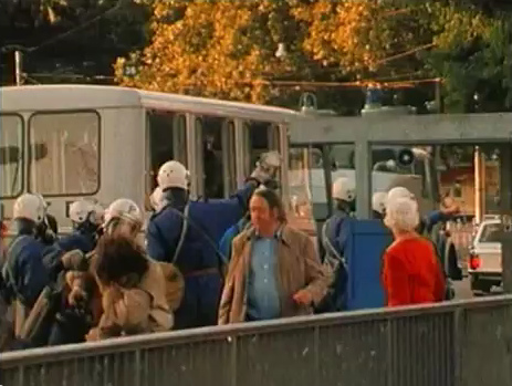 Criminal bully
                            policeman from Zurich hitting a woman with
                            his stick on her head 01, Station Quay
                            (Bahnhofquai) in Zurich, evening of Sep. 4,
                            1980