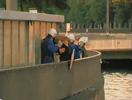 Zurich Station
                          Quay (Bahnhofquai), the criminal Zurich
                          violator bully policeman is attacking the
                          helpless woman one more time, evening of Sep.
                          4, 1980